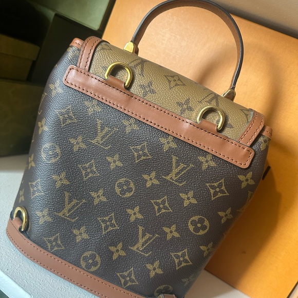 LV backpack - Picture 2 of 3